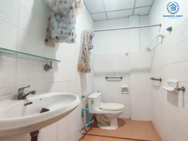 *****ทาวน์เฮ้าส์มือสองย่านนนทบุรี ม.ทรายทองวิลเลจ ติวานนท์ 45 เนื้อที่เยอะถึง 22 ตร.ว. ฟังก์ชัน 3 ห้องนอน 2 ห้องน้ำ 1 ที่จอดรถ บนทำเลเชื่อมต่อใจกลางเมือง ใกล้ห้าแยกปากเกร็ด, เซ็นทรัลแจ้งวัฒนะ, เซ็นทรัลรัตนาธิเบศร์, และรถไฟฟ้าสายสีชมพู "สถานีกระทรวงสาธารณสุข"